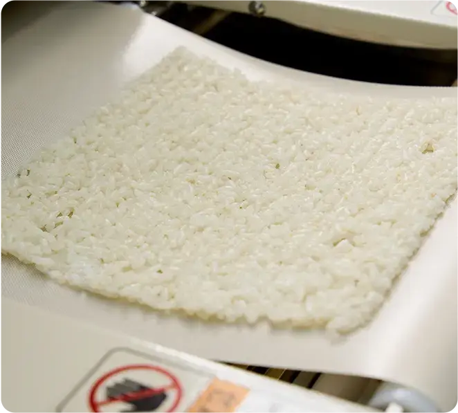 Precision commercial sushi roll maker preserving natural rice texture
