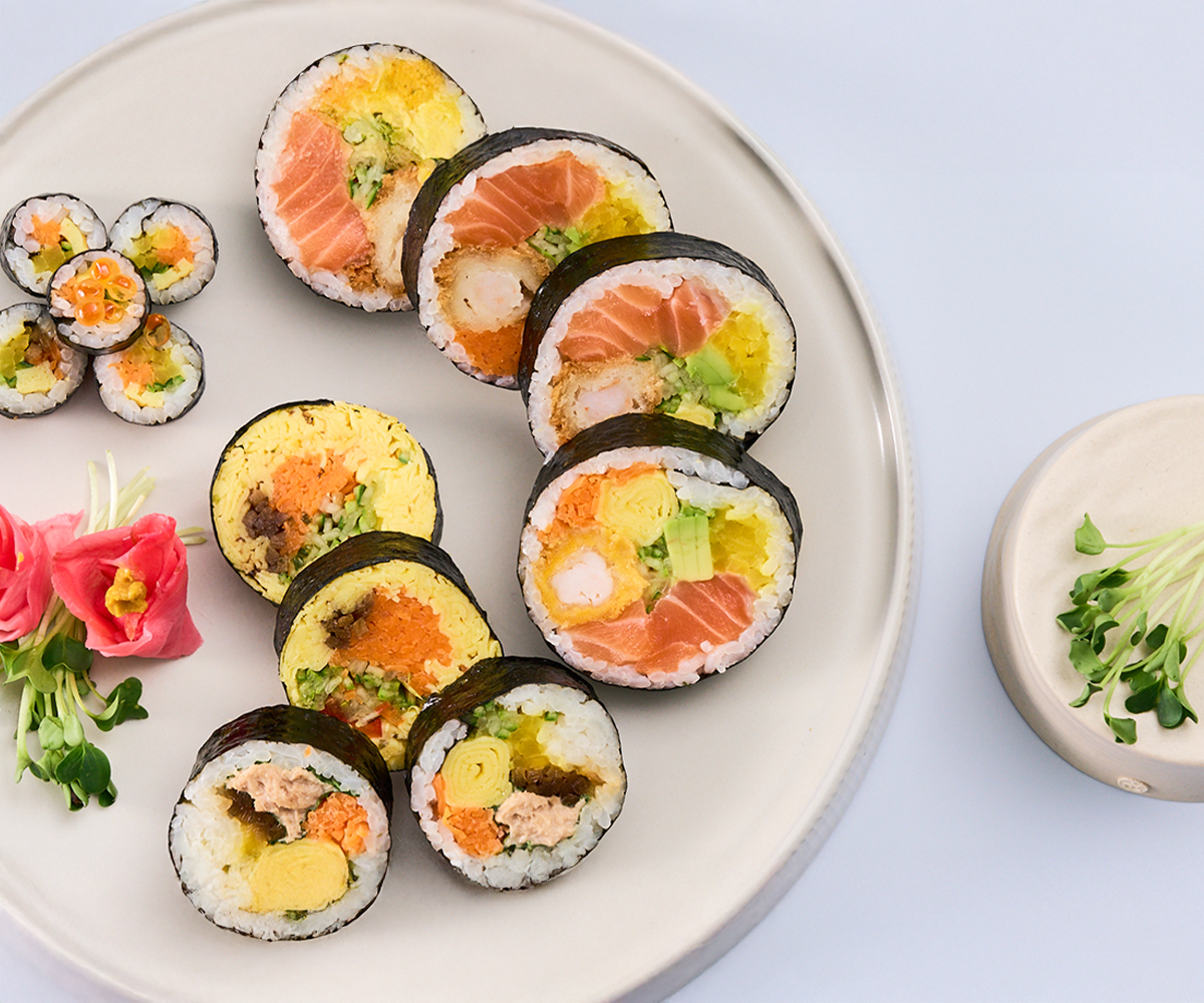 Automatic gimbap machine producing Korean gimbap rolls | 김밥 자동 말이 기계