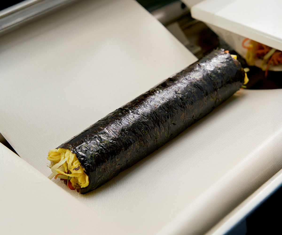 업소용 김밥 기계 | Commercial gimbap rolling machine producing Korean gimbap rolls